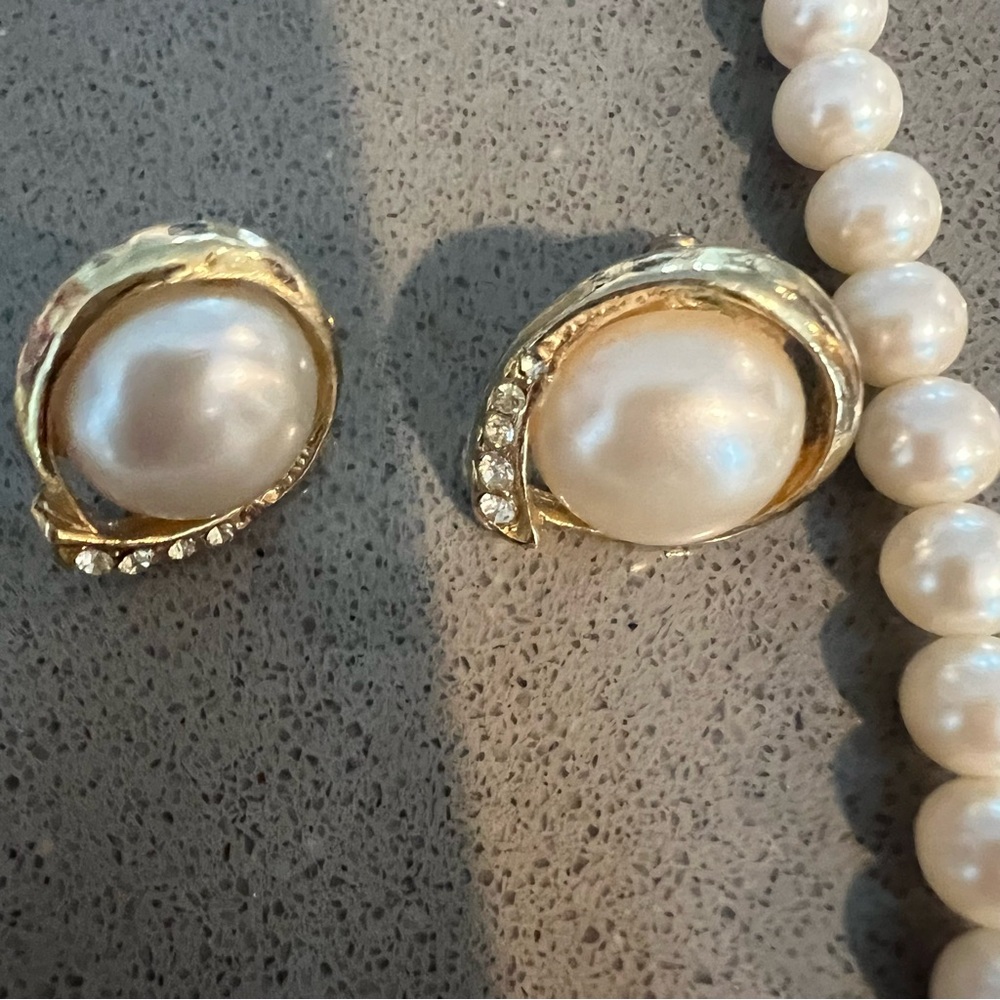 Elegant Pearl and diamond Necklace and Earring Set - Picture 4 of 6